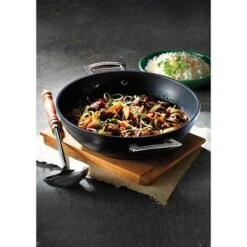 Le Creuset Sauteuse Provençale Et Couvercle Les Forgées 30 Cm -Cuisine À Domicile 13215 2 3 Sauteuse provencale et couvercle Les Forgees 30 cm Le Creuset